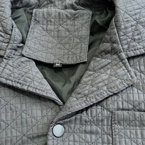 Men’s Dark Gray Quilted Short Sleeve Shirt Button Up Cross Design - Picture 9 of 9